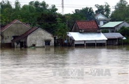 Người dân tỉnh Phú Yên chạy lụt do nước dâng nhanh